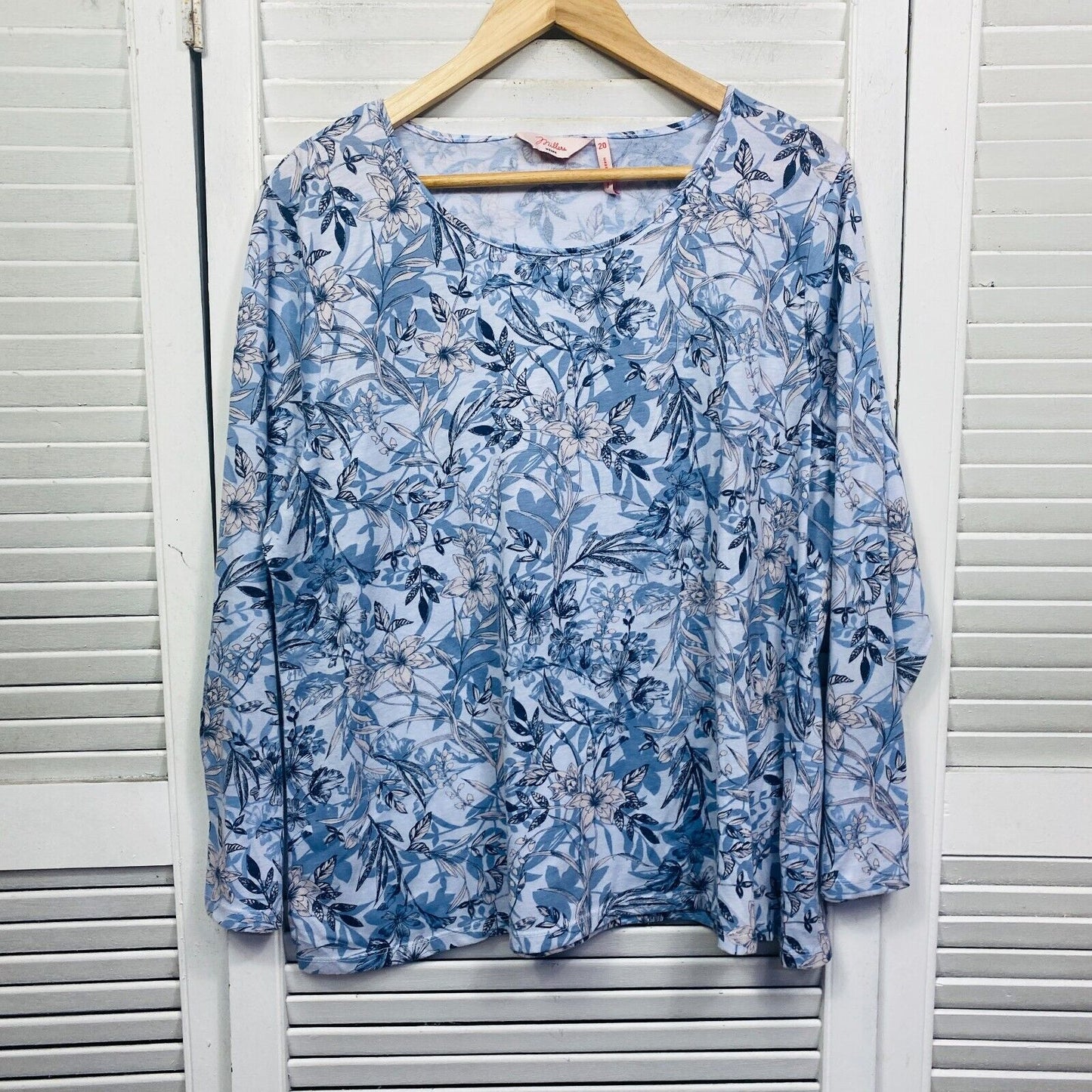 Millers Top Size 20 Plus Blue Long Sleeve Round Neck Floral