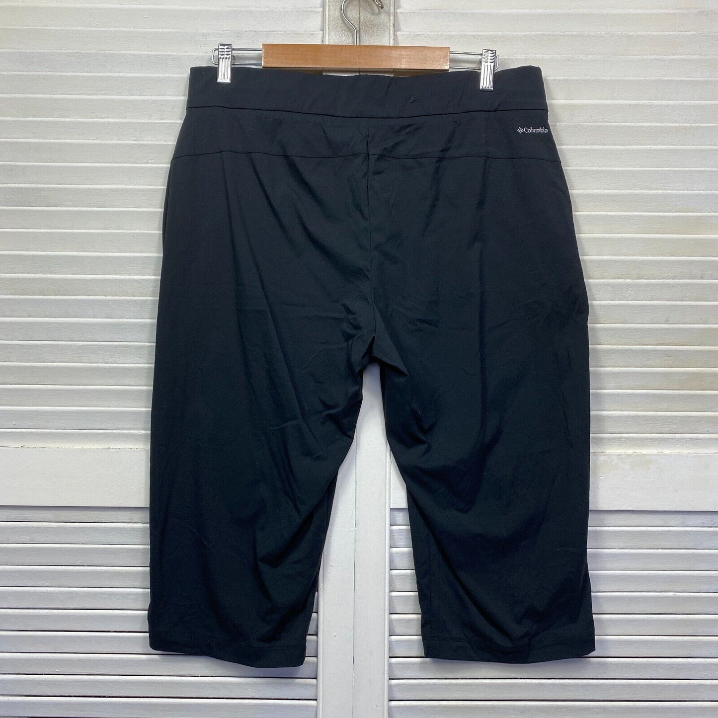 Columbia Pants Size XL 16 Cropped Activewear Black Hiking Travel Outdoor Pockets