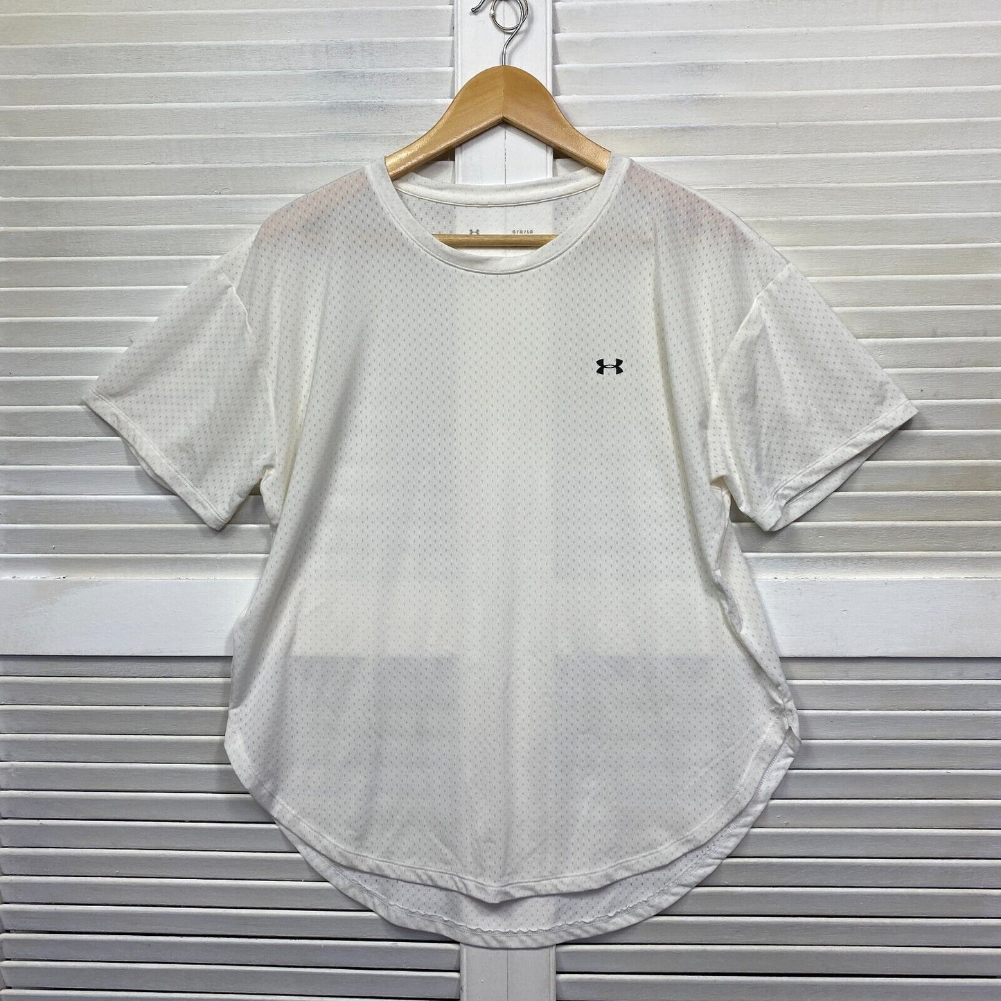 Under Armour Top Size Large Cream Sheer Short Sleeve Activewear