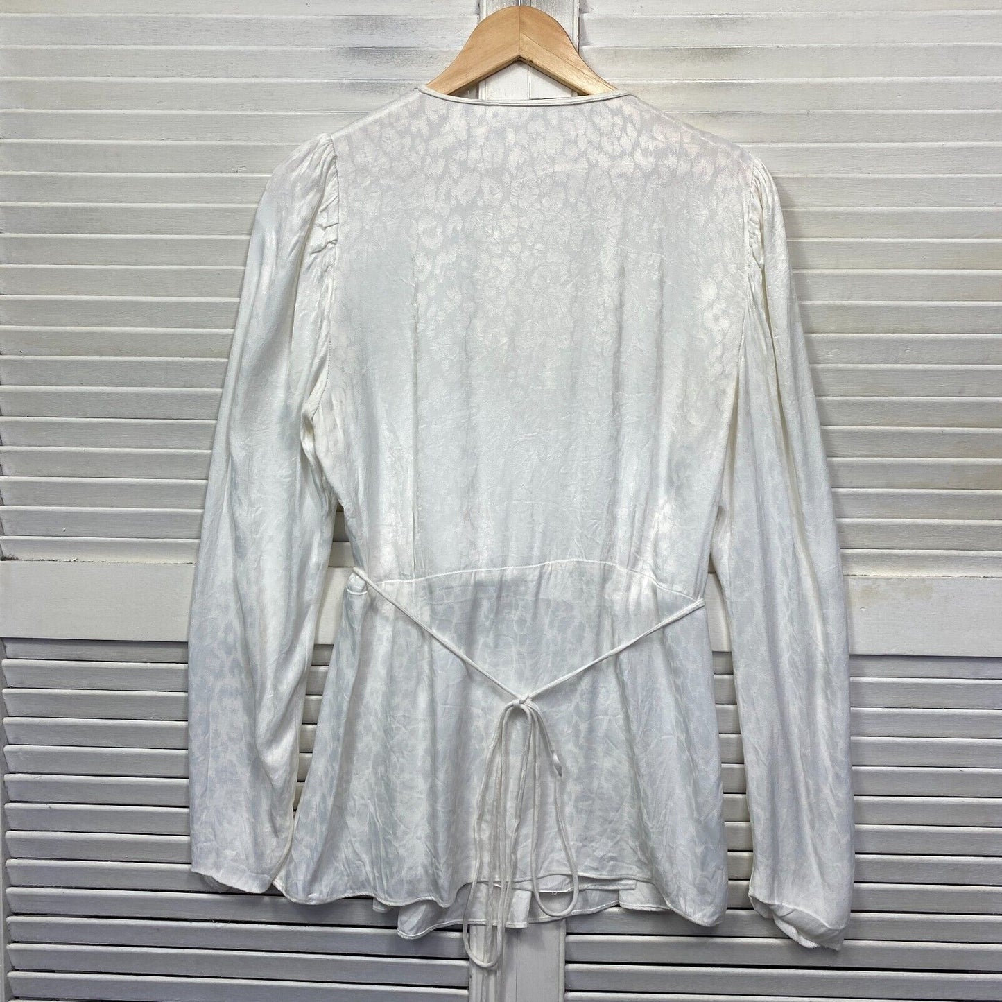 Country Road Top Size 14 Wrap White V Neck Long Sleeve Viscose