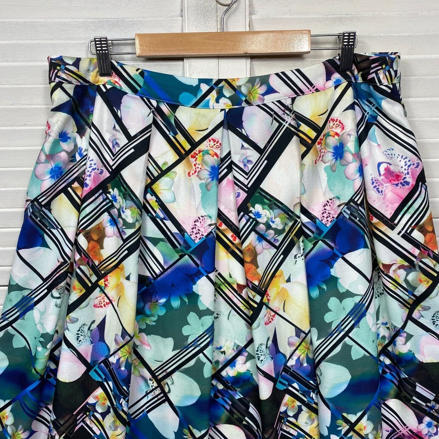 City Chic Skirt Size 14 Plus Small Multicoloured Skater Pleated Knee Length