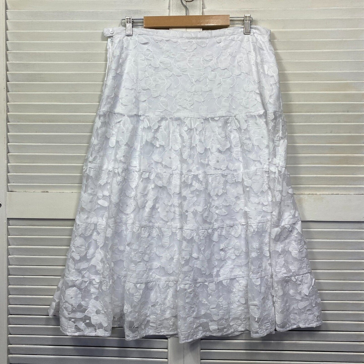 Noni B Skirt Size 14 White Sheer Mesh Floral Overlay Occasion Cocktail Lined