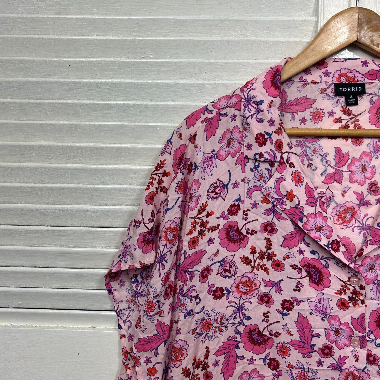 Torrid Top Size 24 26 Plus (3) Pink Floral Short Sleeve Boho Rayon