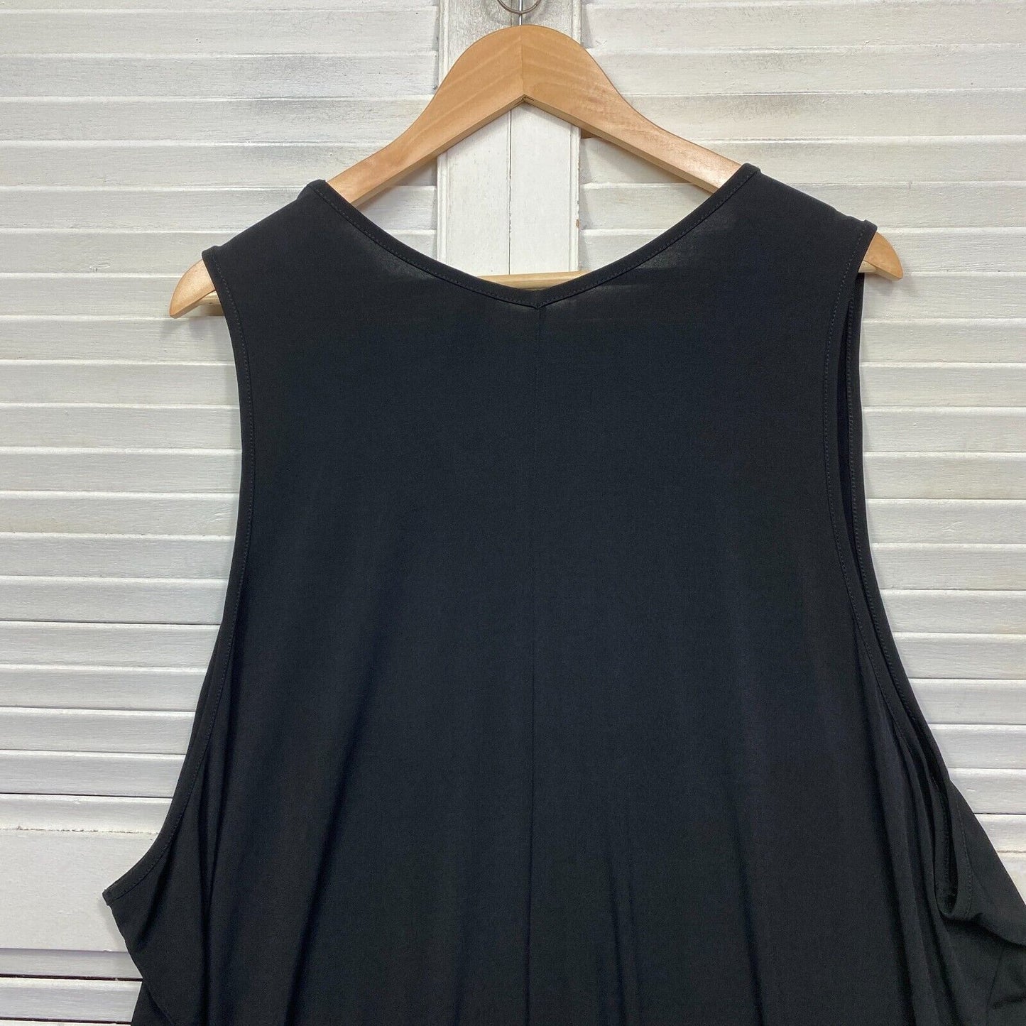 Taking Shape Top Size 16 Plus Small Sleeveless Black Tunic V Neck Preloved