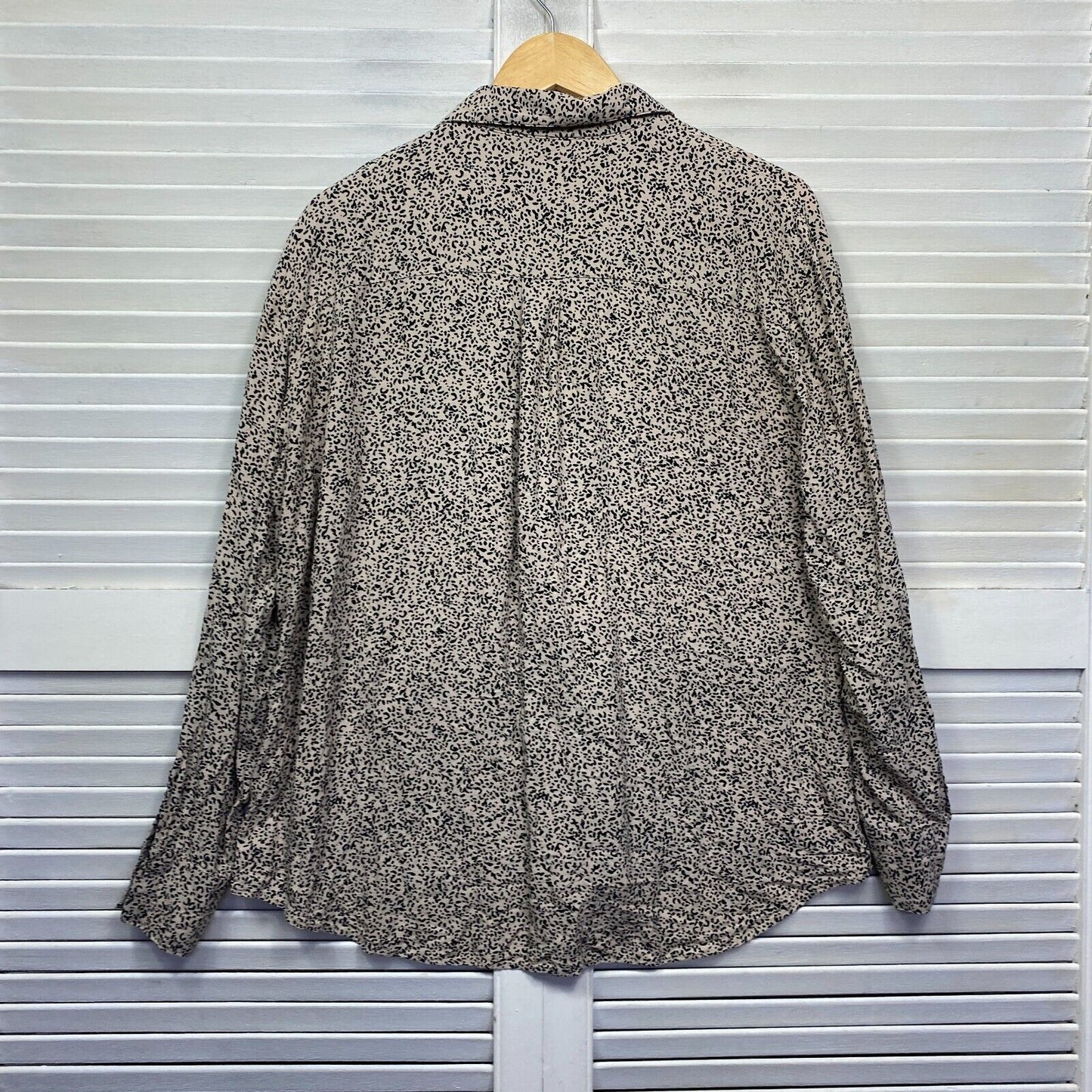 Preview Top Size 20 Plus Beige Long Sleeve Button Up Preloved