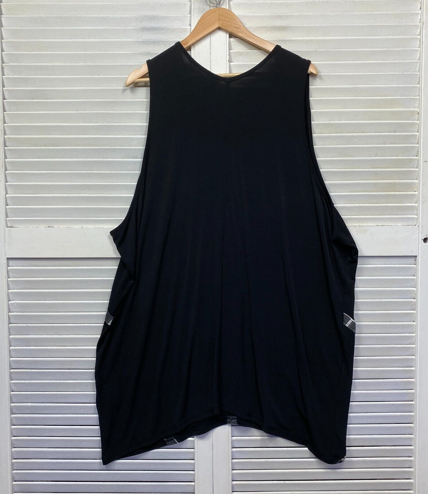 Taking Shape Top Size 16 Plus Small Sleeveless Black Tunic V Neck Preloved