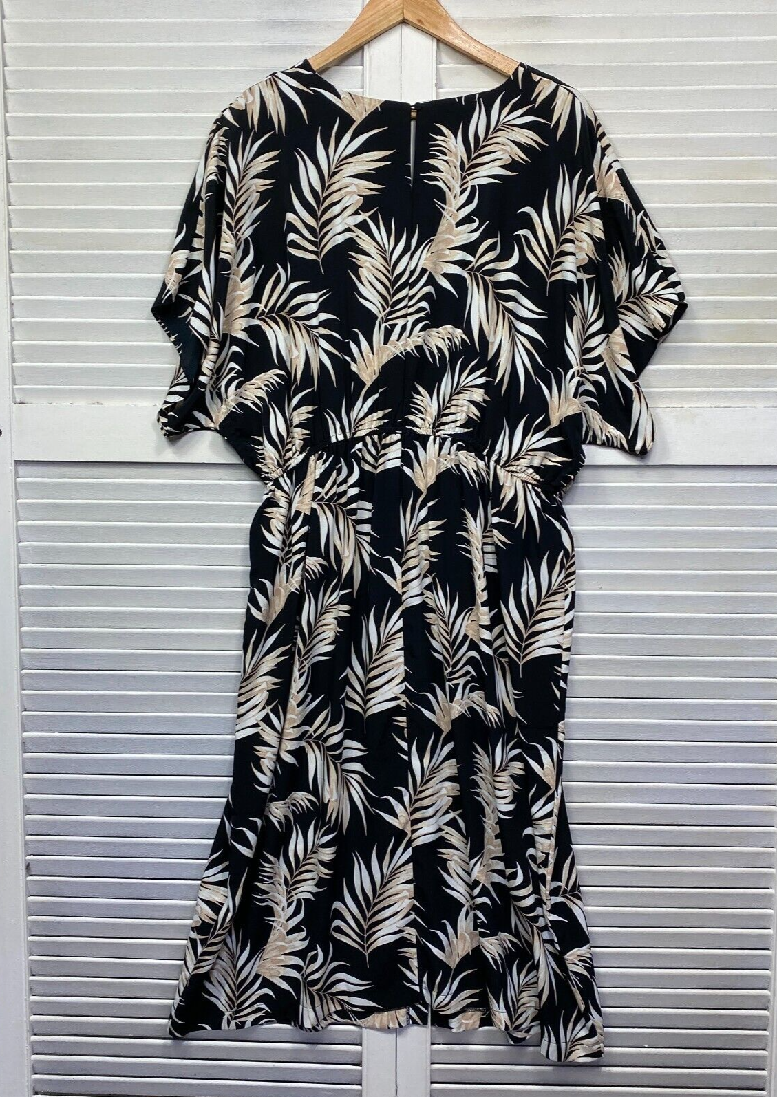 Belle Curve Dress Size 16 Plus Black Floral Leaf Print Short Sleeve Shift