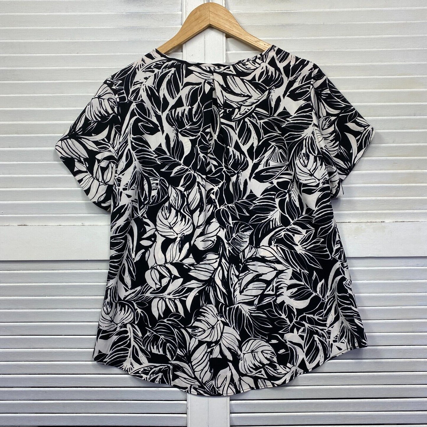 Preview Top Size 14 Black White Floral Tulip Short Sleeve Office