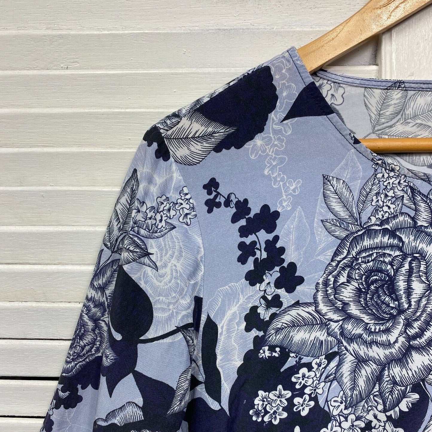 Jump Top Size 14 Blue Long Sleeve Floral Viscose