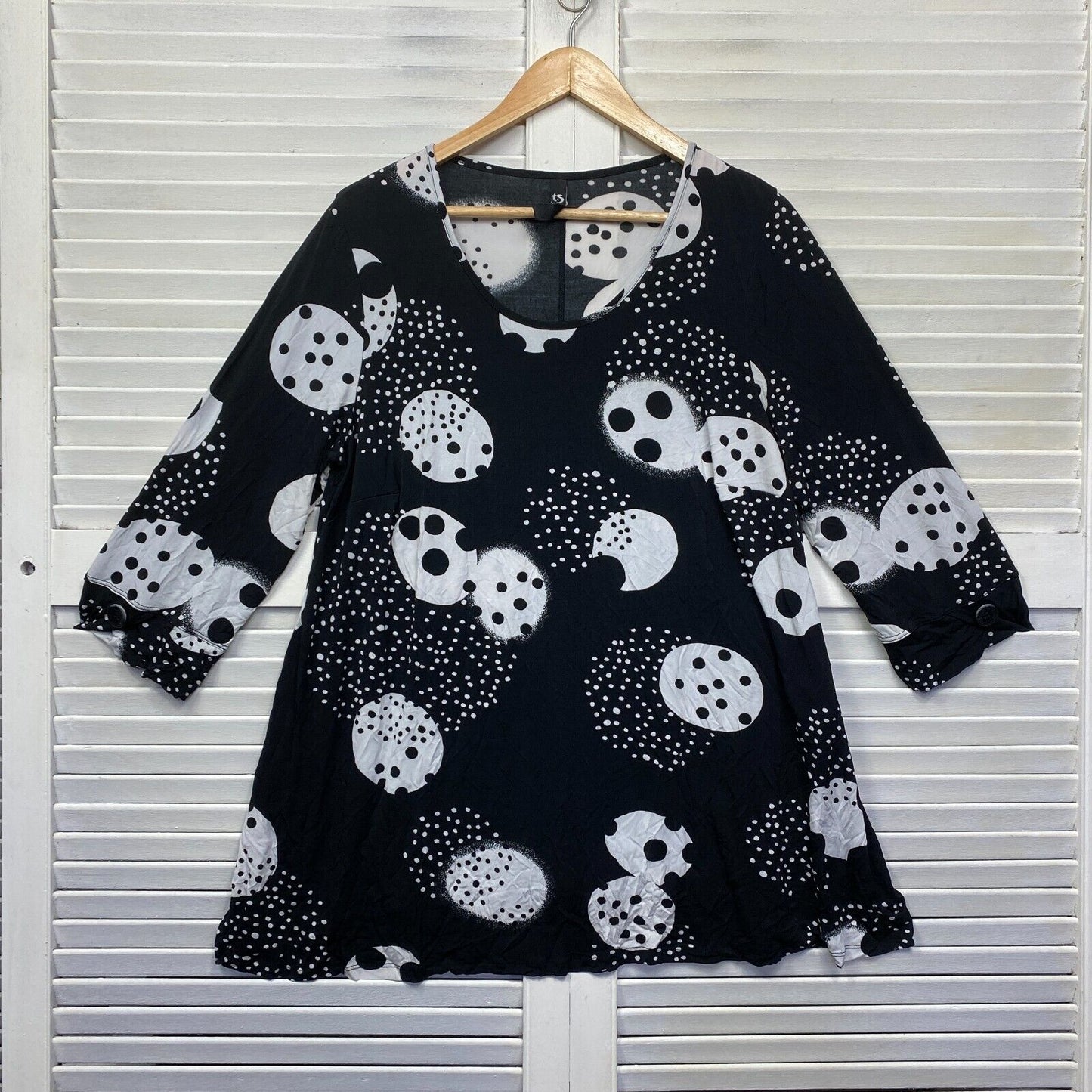 Taking Shape Top Size 14 Plus Black White Dots Tunic Long Sleeve