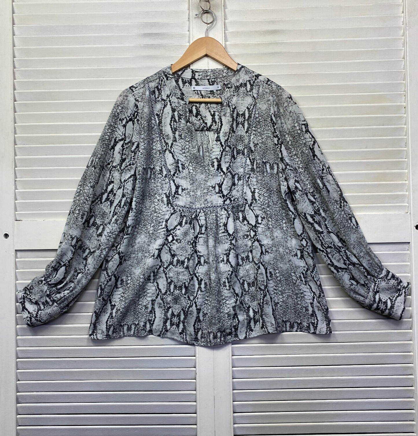 Target Top Size 14 Grey Long Sleeve Snakeskin Print