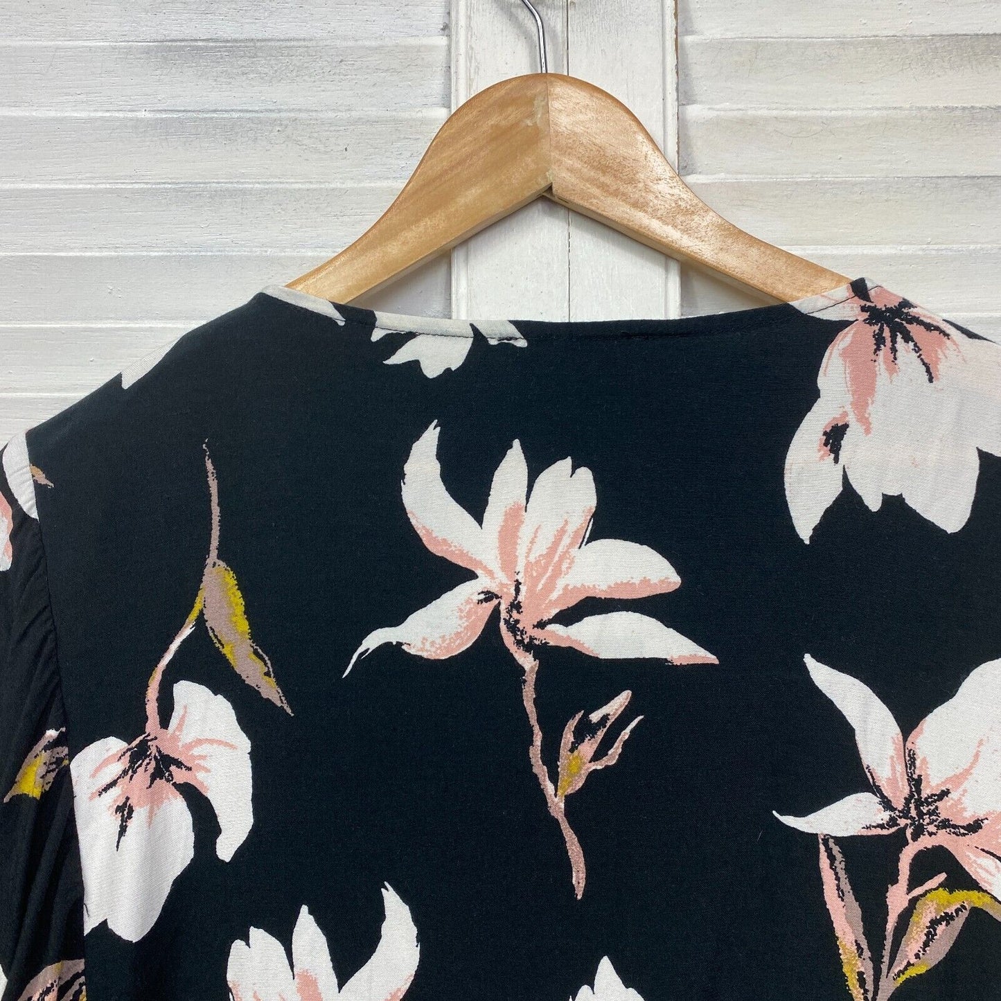 Regatta Top Size 14 Black Floral Wide Sleeve Viscose