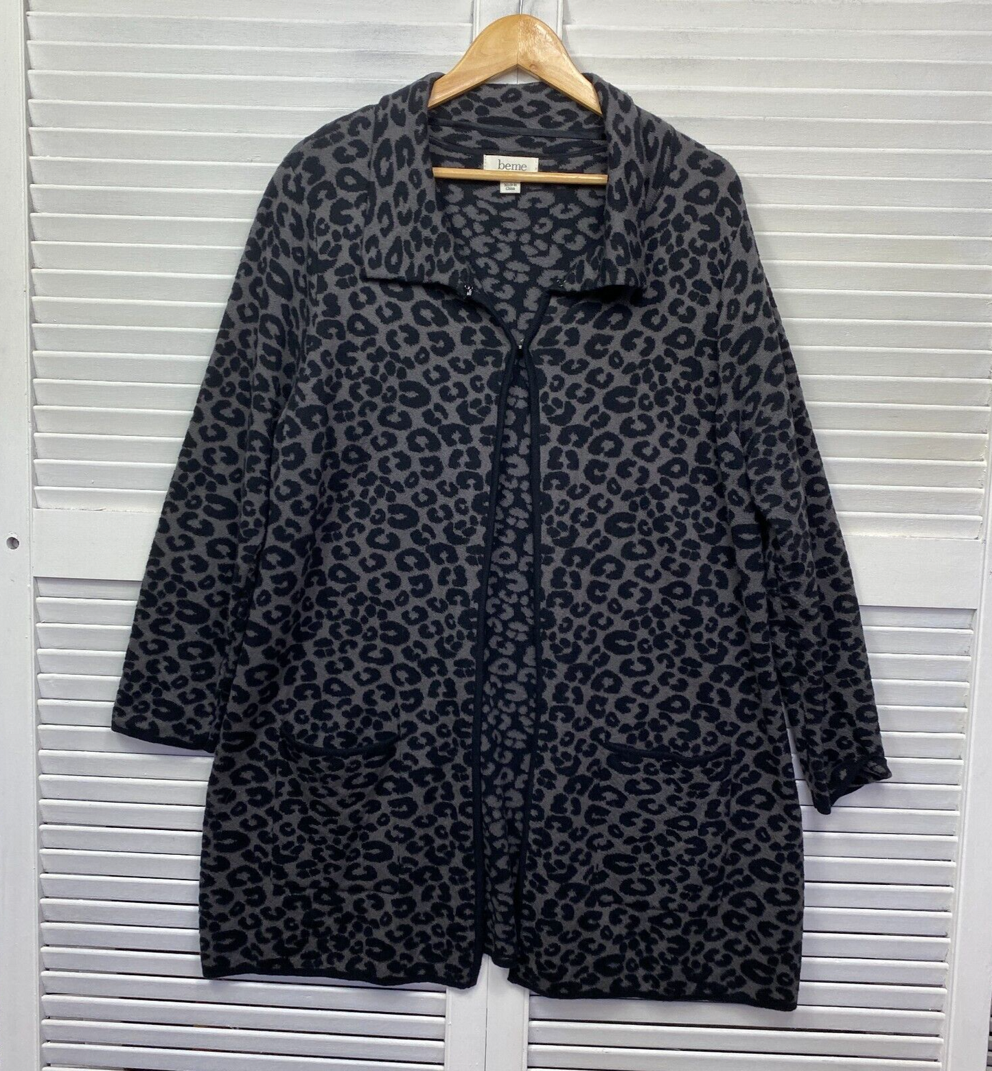 beme Jacket Jumper Size 16 Plus Small Grey Black Long Sleeve Animal Print Preloved
