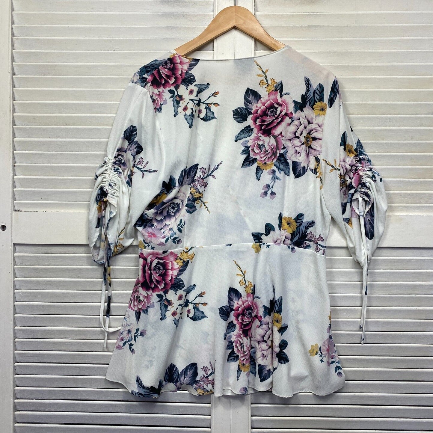 City Chic Wrap Top Size 16 Plus Small White Floral Ruched Sleeves