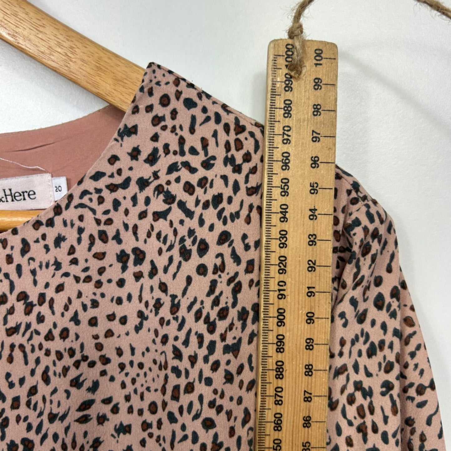 Atmos & Here Dress Size 20 Biege Short Sleeve Midi Length Lined