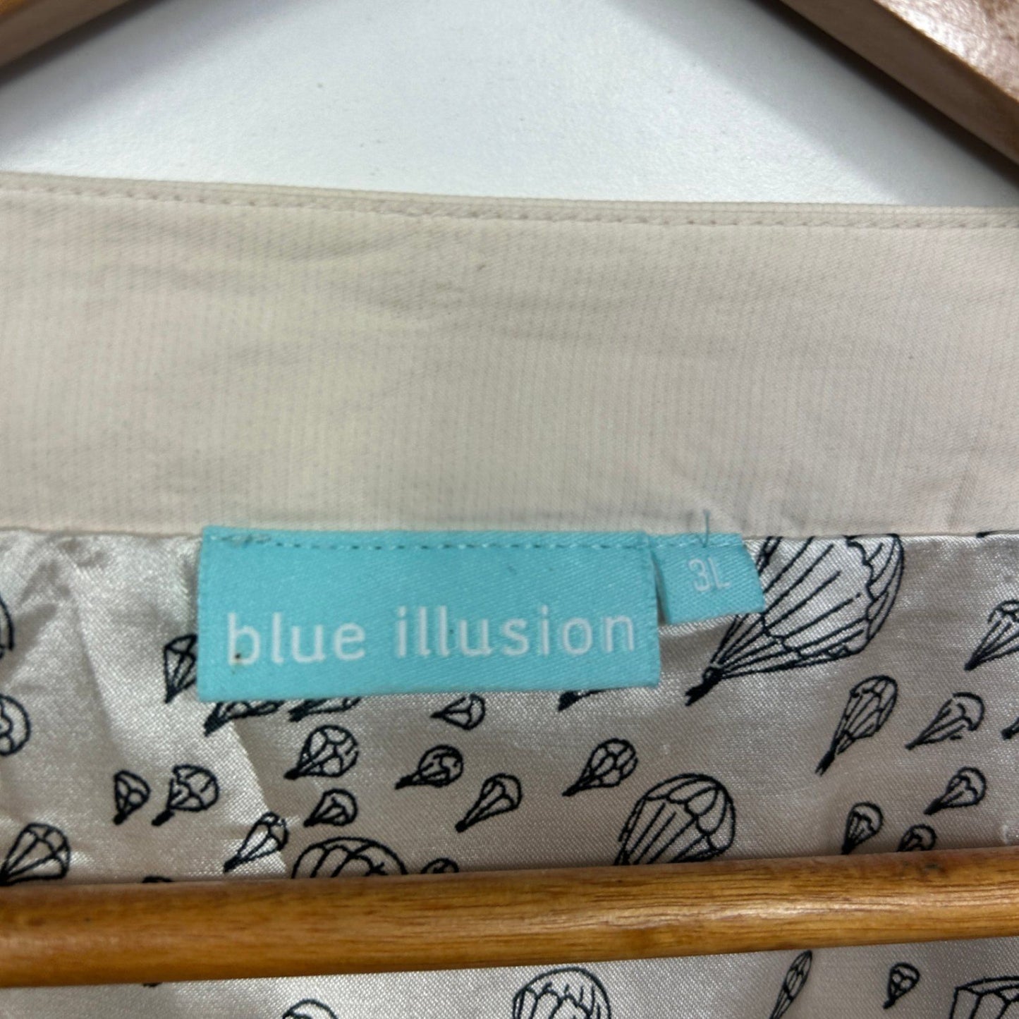 Blue Illusion Jacket Size 16 18 3XL Beige Lightweight Jacket Zip Front Pockets