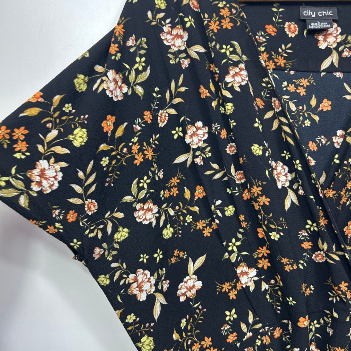 City Chic Faux Wrap Dress Size 20 Large Plus Black Floral Short Sleeve Midi