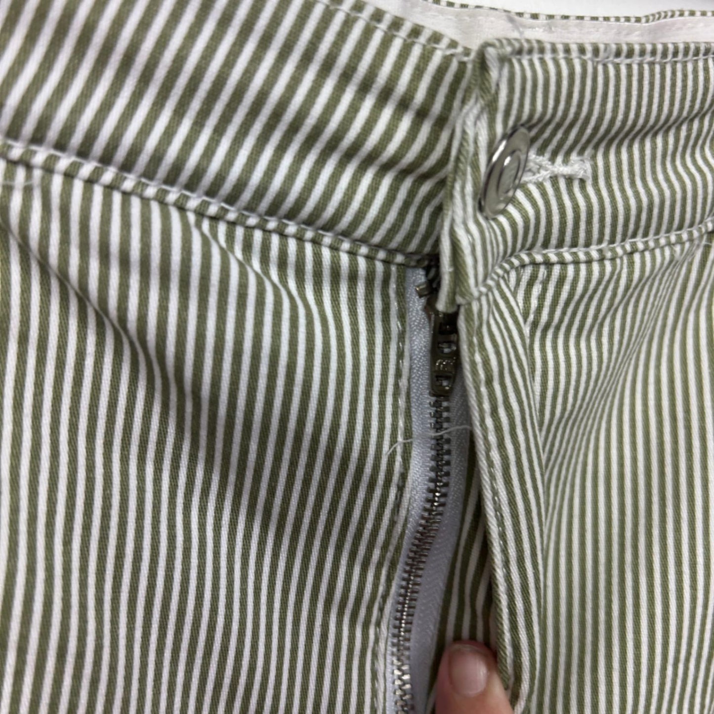 Beme Bermuda Shorts Size 26 Green White Pockets Cotton Striped Elastic Waist