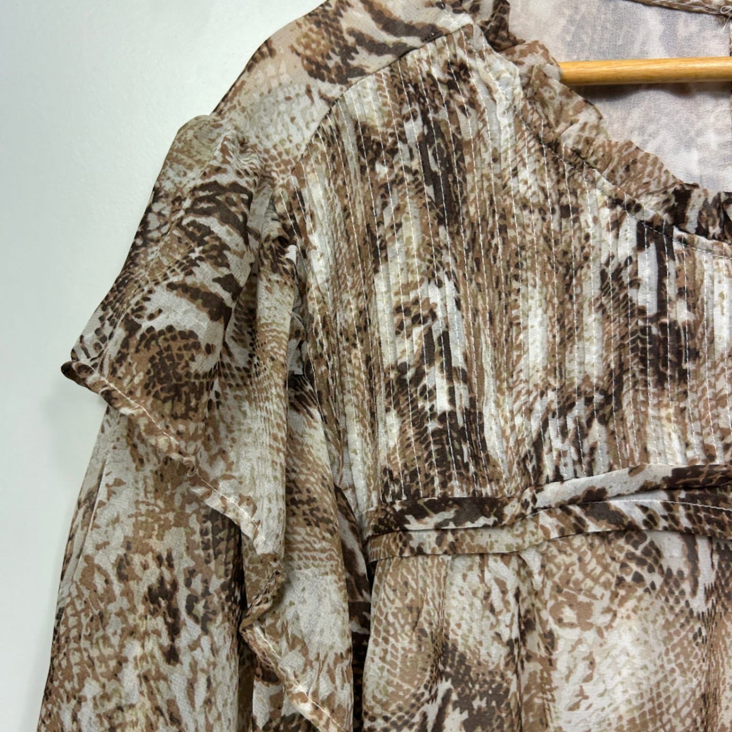 Beme Blouse Top Size 26 Brown Long Sleeve Snakeskin Print