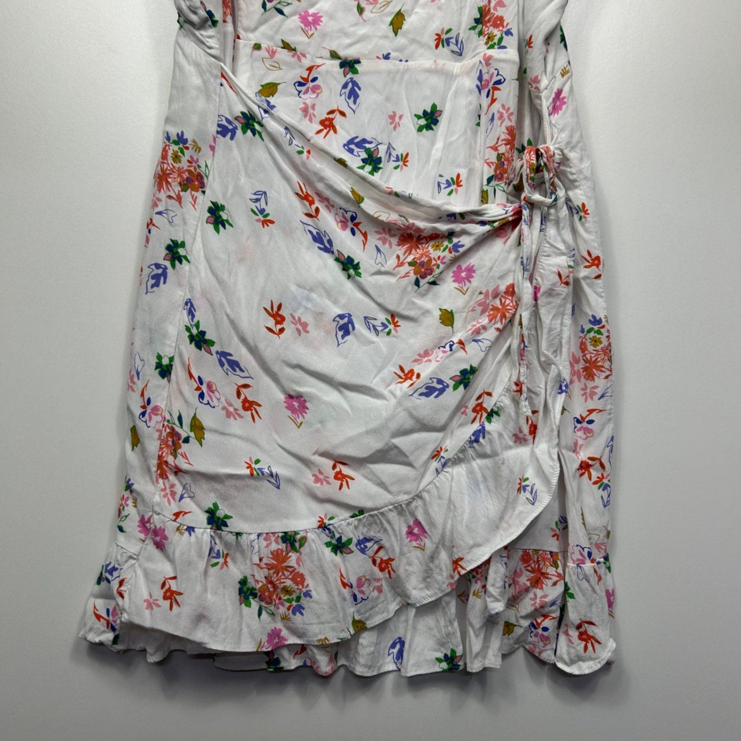 City Chic CCX Dress Size 20 Plus White Floral Sleeveless Wrap Front Viscose