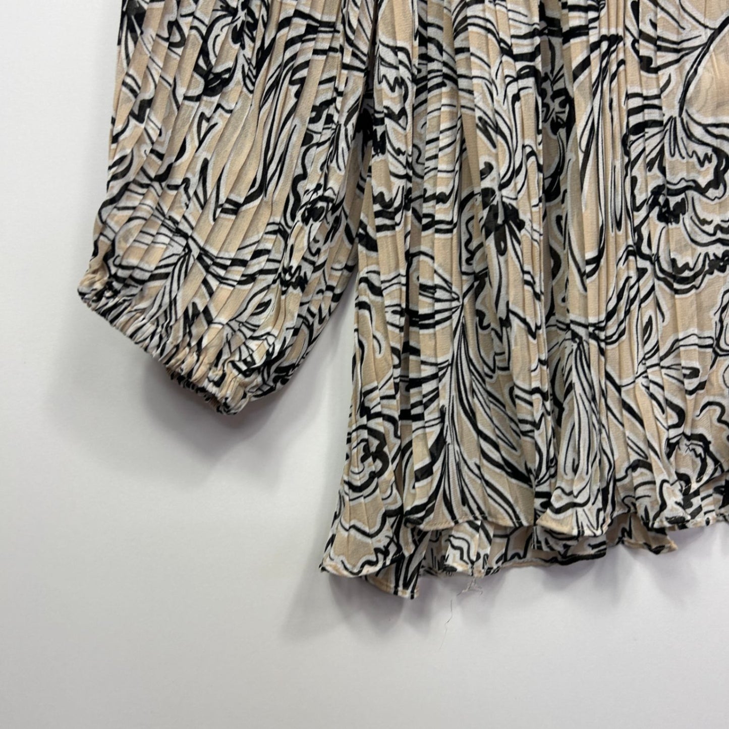 Autograph Blouse Top Size 22 Biege Black Floral Pleated Long Sleeve