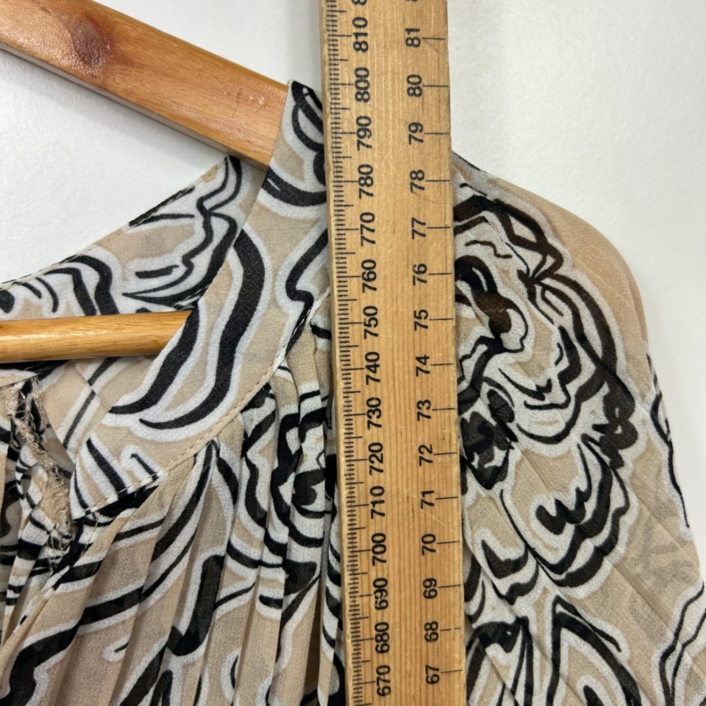 Autograph Blouse Top Size 22 Biege Black Floral Pleated Long Sleeve