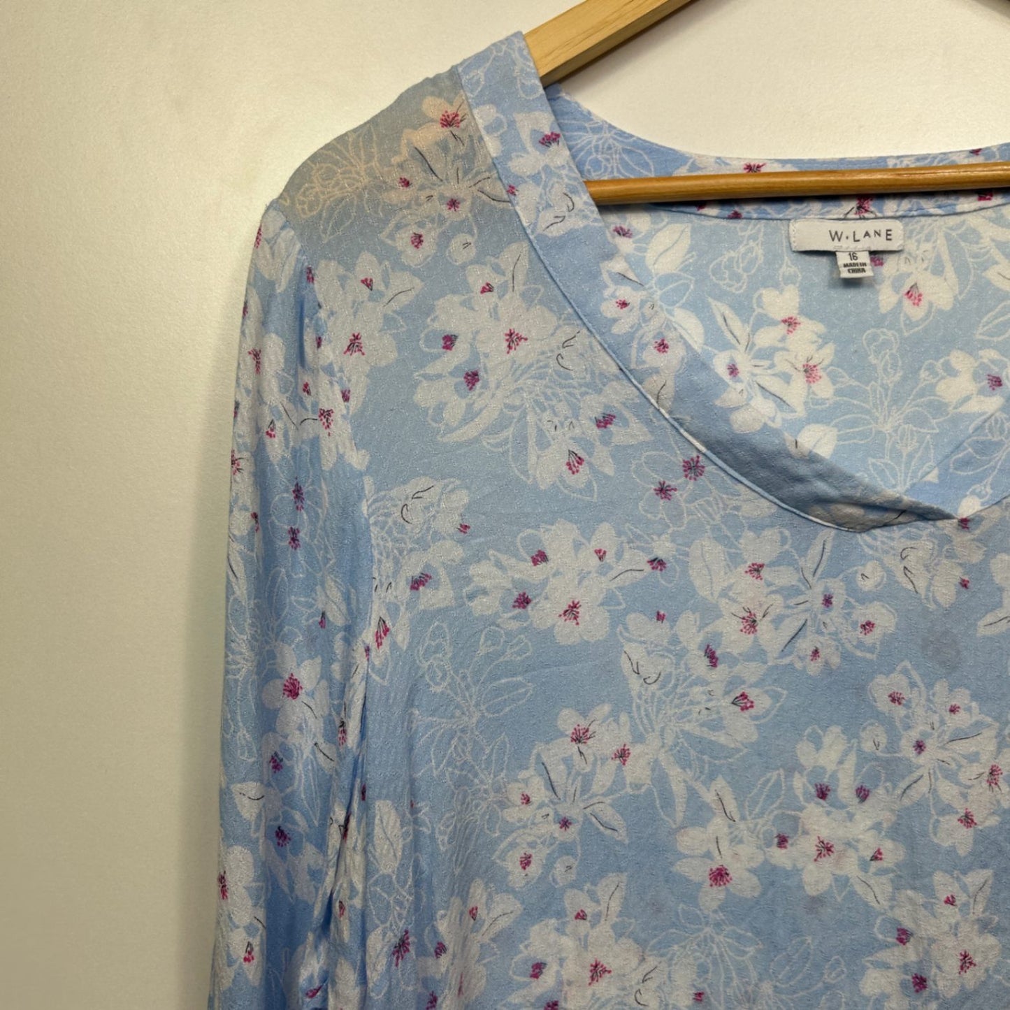 W Lane Top Size 16 Long Sleeve Blue Floral