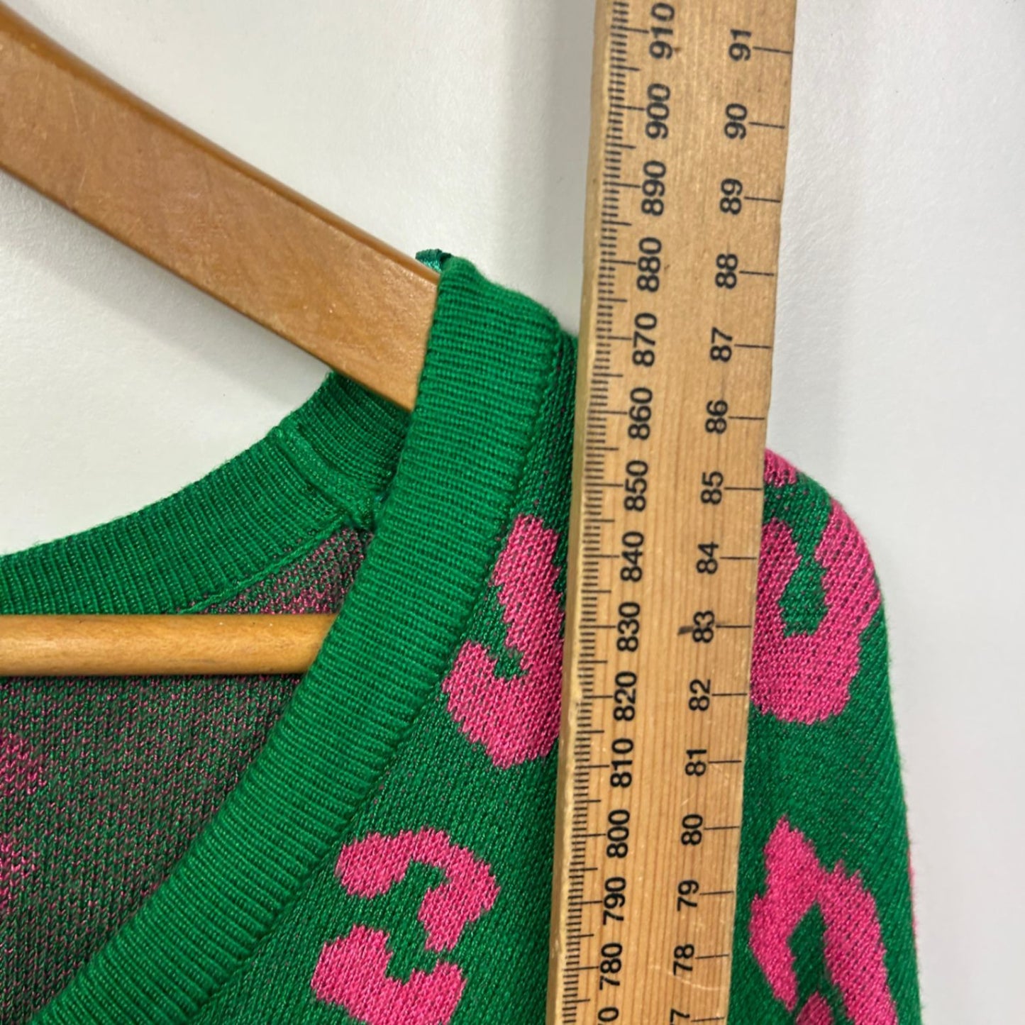 Betty Basics Jumper Size 22 Green Pink Leopard Print Knit Sweater Viscose Blend