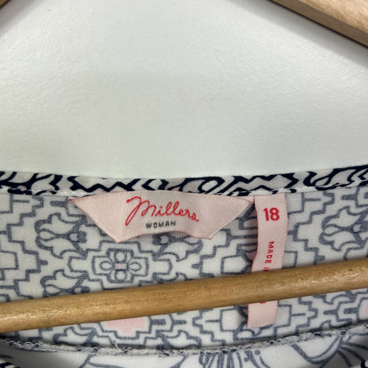 Millers Top Size 18 Black White Floral 3/4 Sleeve Viscose