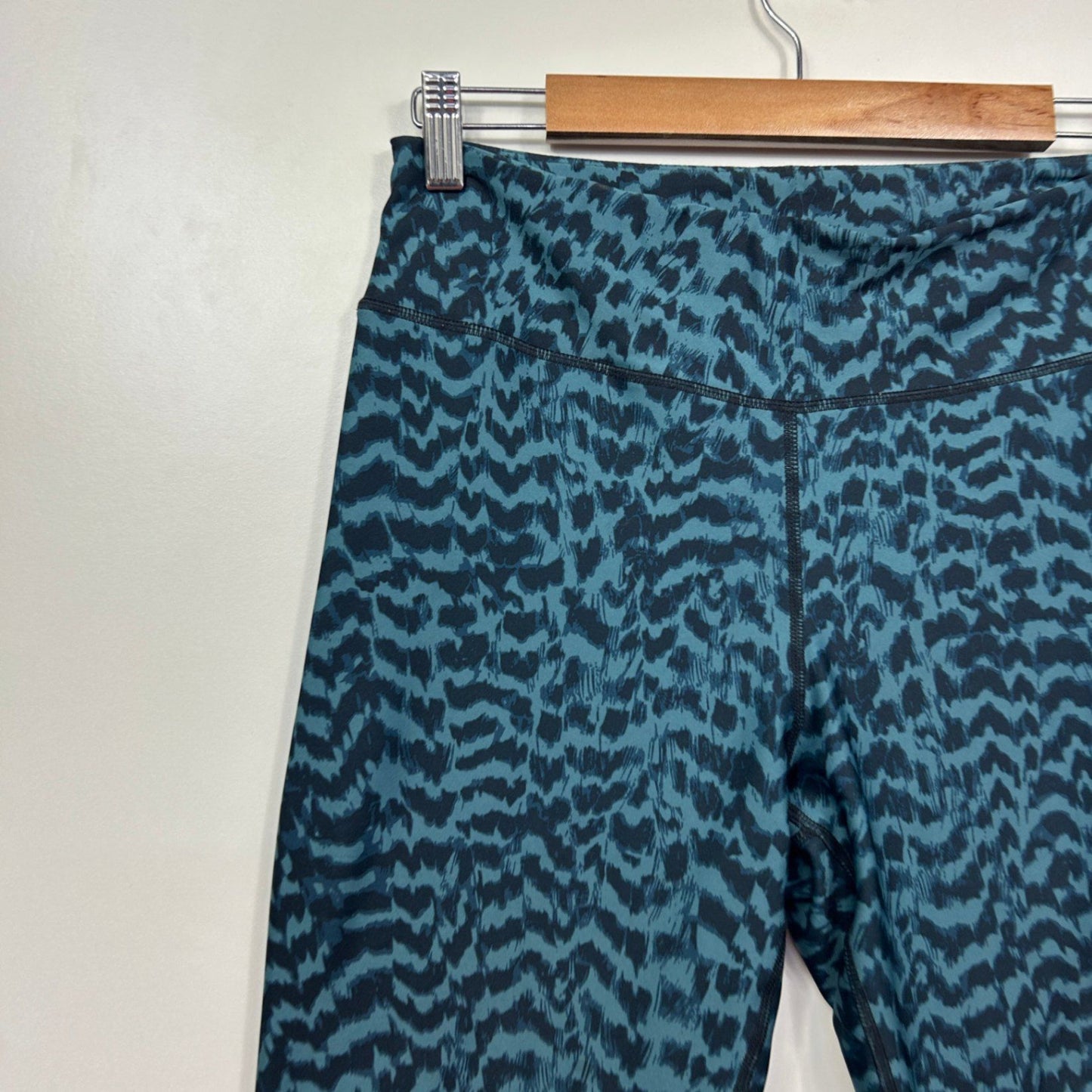 Crane Activewear Leggings Size 14 L 3/4 Length Blue Black