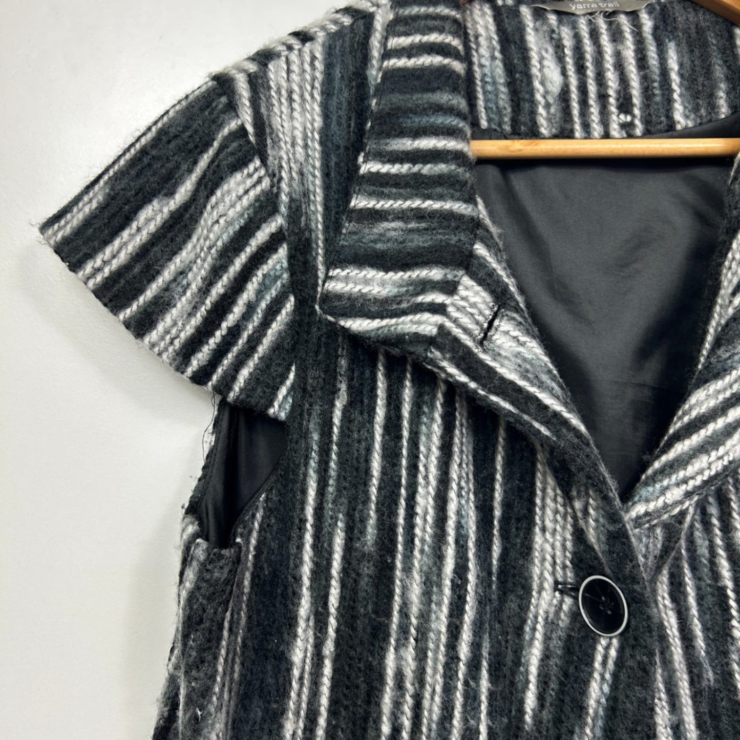 Yarra Trail Black White Striped Top Short Cap Sleeve Textured Size Large