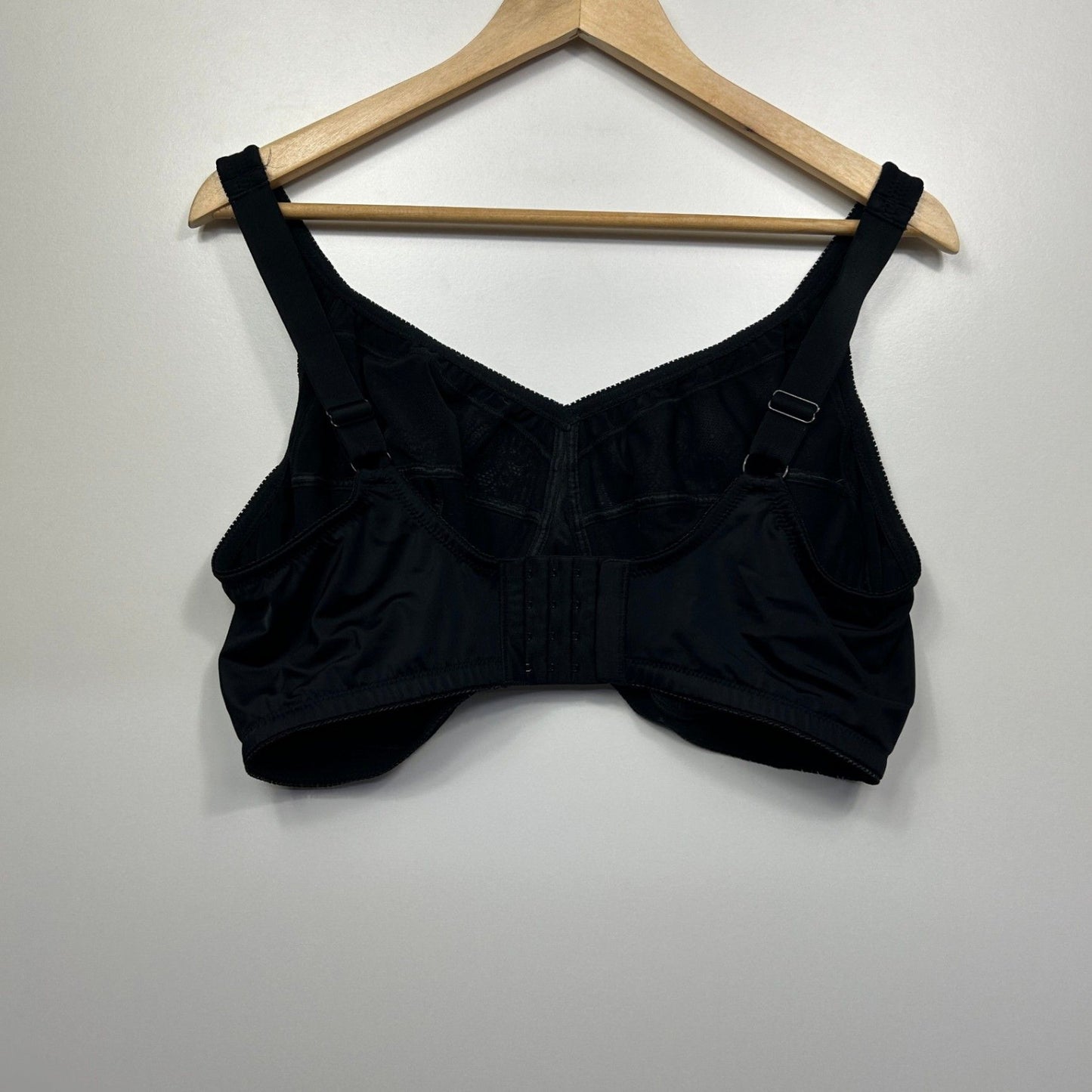 Taking Shape Support Bra Size 26 G Black
