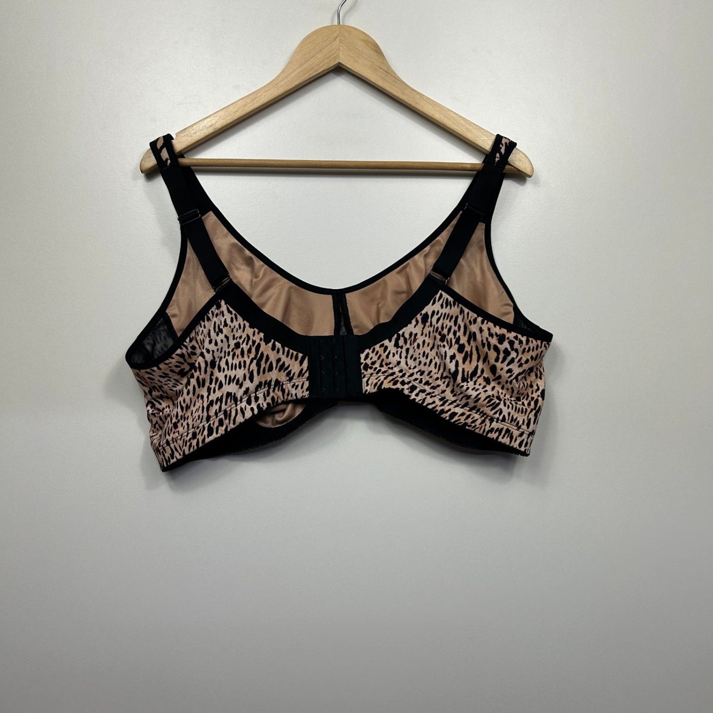 Taking Shape Soft Cup Bra 24F Animal Pattern Wireless