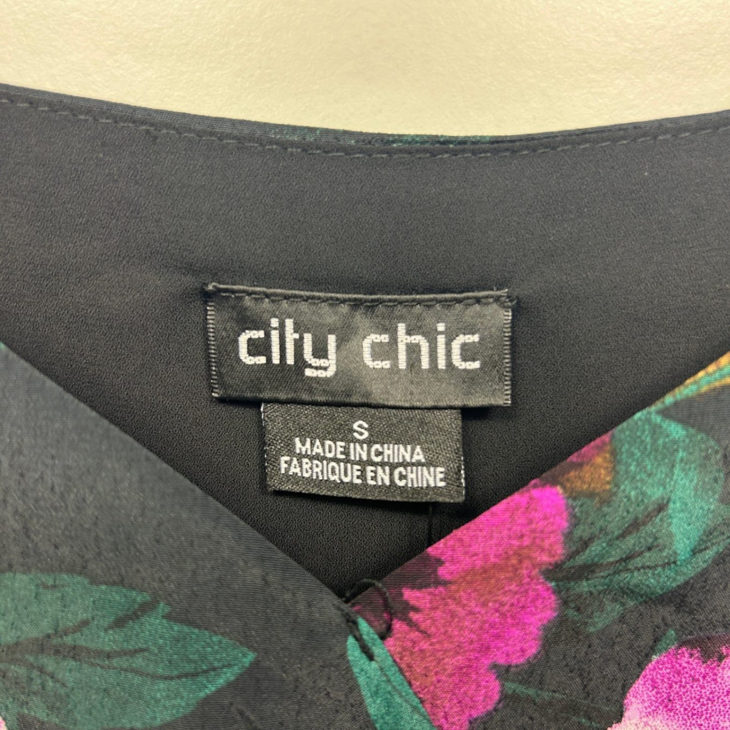New City Chic Black Floral Short Sleeve Cold Shoulder Sophia Top Blouse Size 16