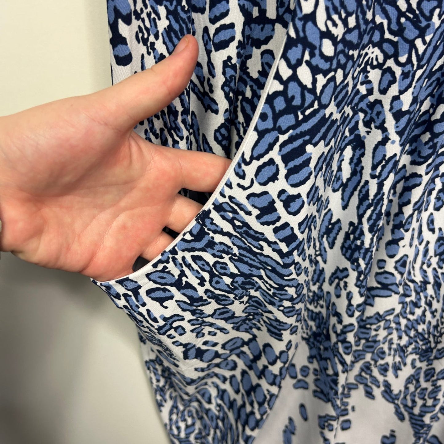 Taking Shape Dress Size 16 Plus Sleeveless Blue White Midi Length Pockets