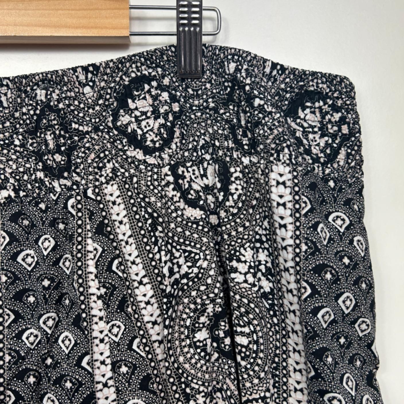 Expression Boho Black White Maxi Skirt Size 24 Midi Length Elastic Waist