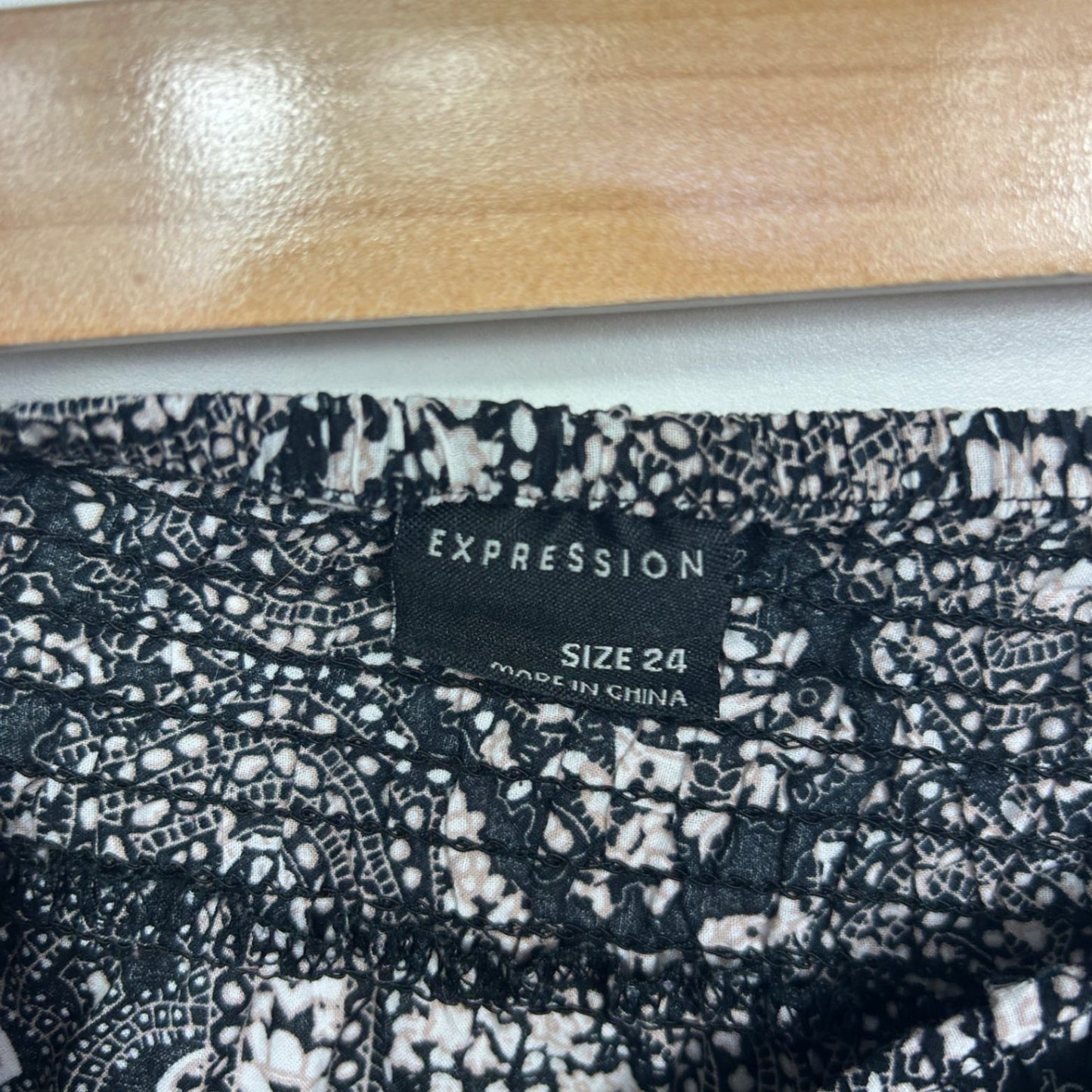 Expression Boho Black White Maxi Skirt Size 24 Midi Length Elastic Waist