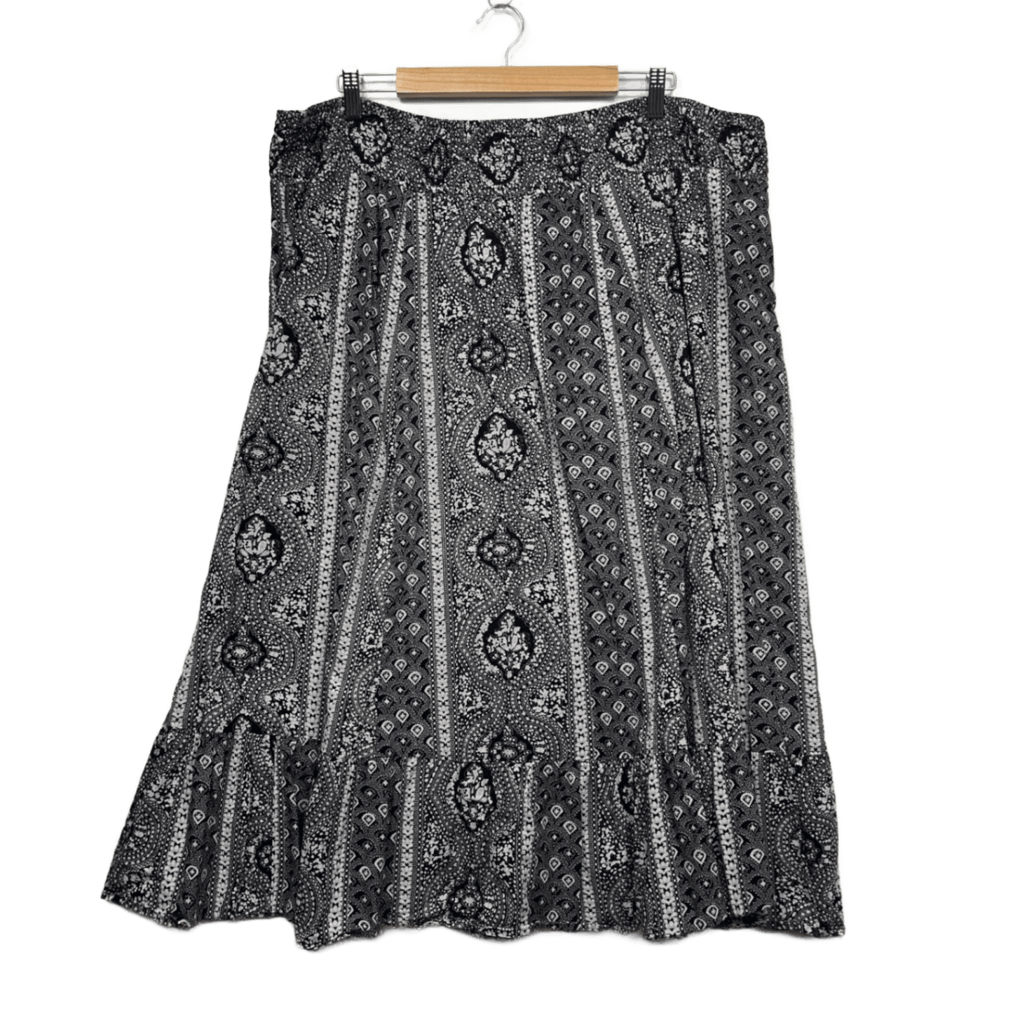 Expression Boho Black White Maxi Skirt Size 24 Midi Length Elastic Waist