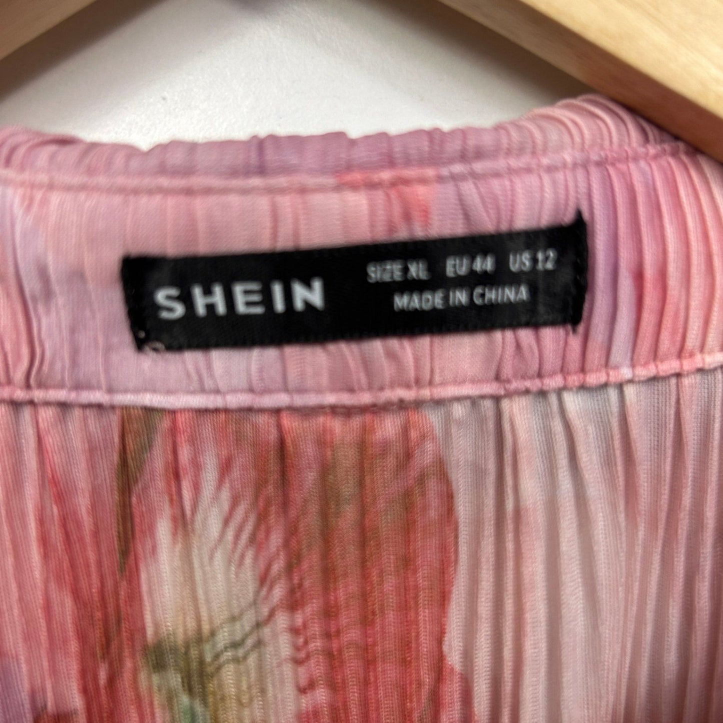 Shein Top Blouse Size 14 16  XL Pink Long Sleeve Floral Pleated Button Up