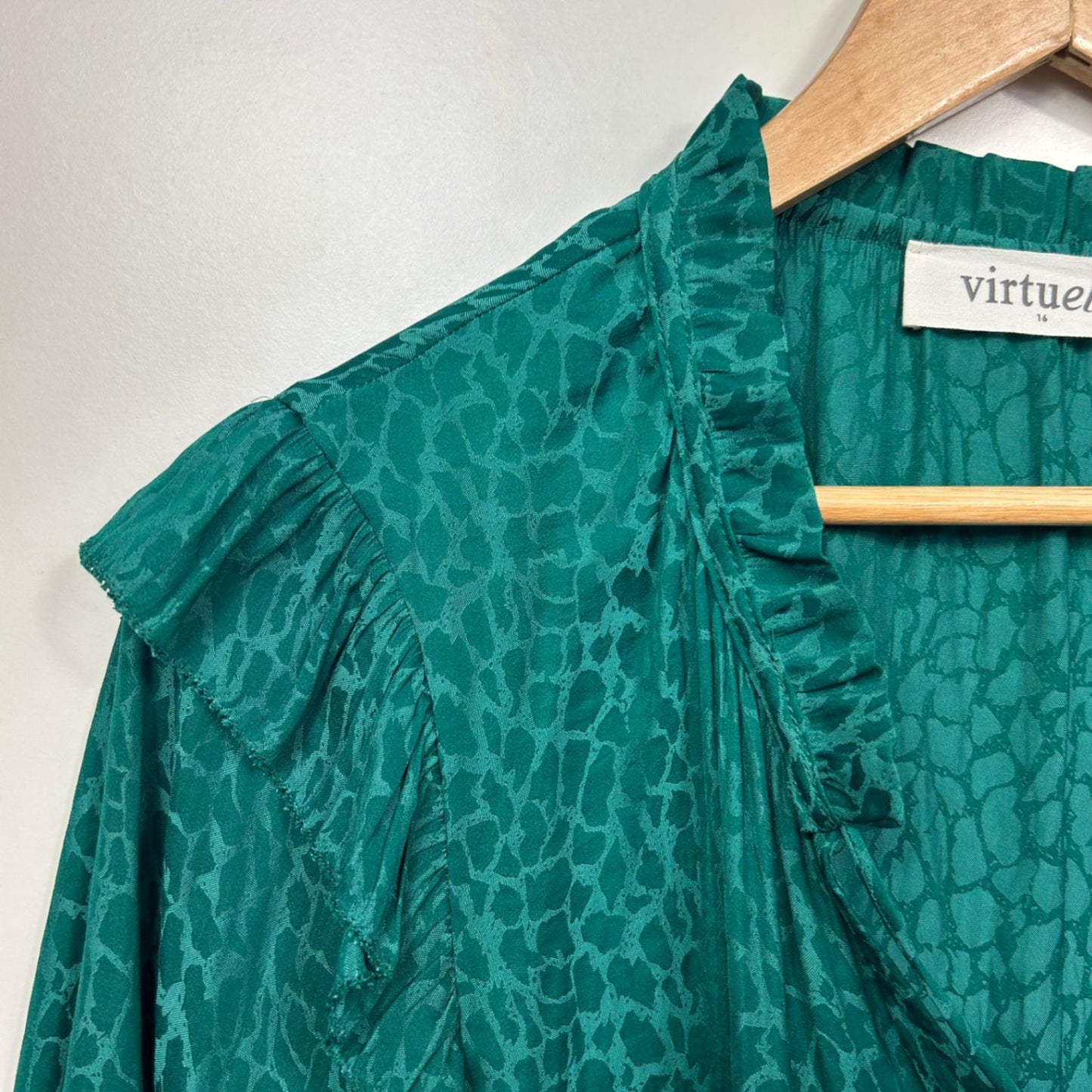 Virtuelle Green Long Sleeve V-Neck Tunic Top Blouse Size 16