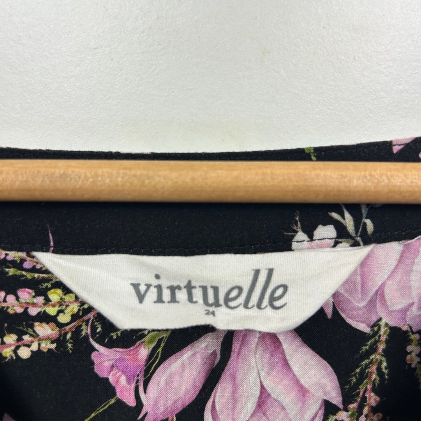 Virtuelle Black Floral Long Sleeve Blouse Top Size 24 Viscose
