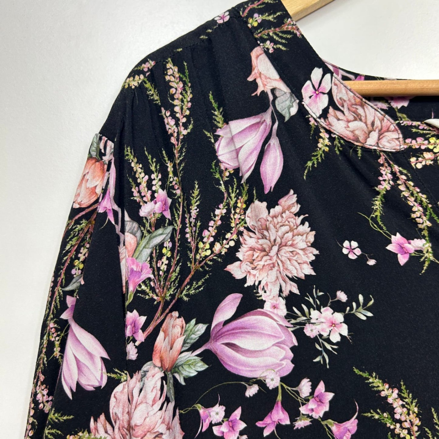 Virtuelle Black Floral Long Sleeve Blouse Top Size 24 Viscose