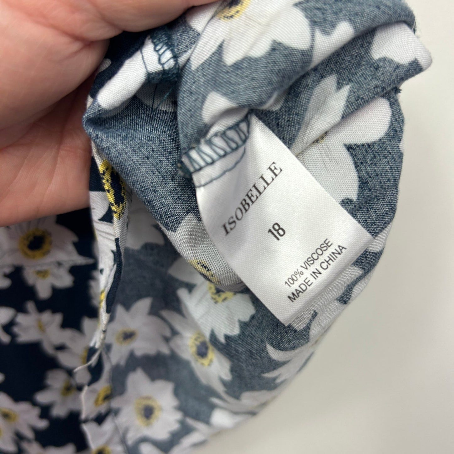 Isobelle Sleeveless Tunic Top Size 18 Black White Floral Daisies Viscose