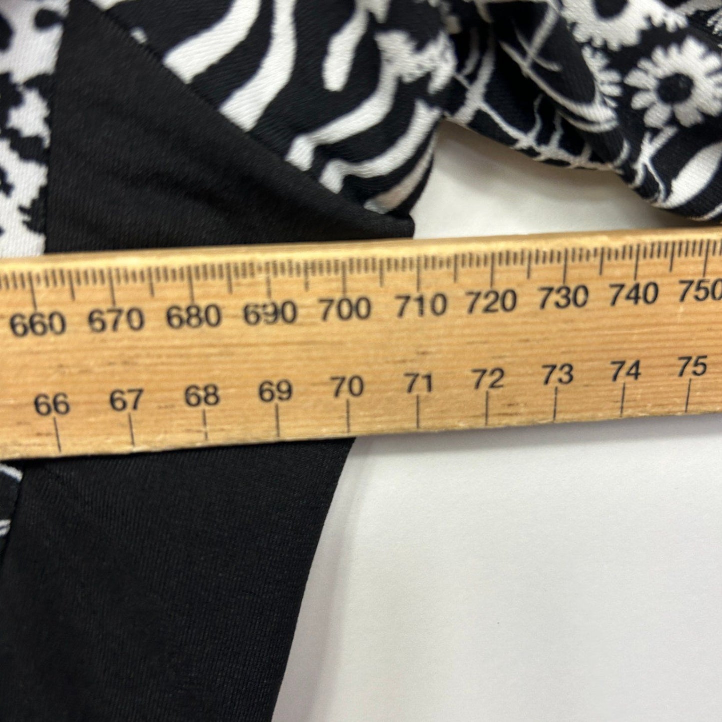Beme Tunic Top Size 20 Black White Long Sleeve