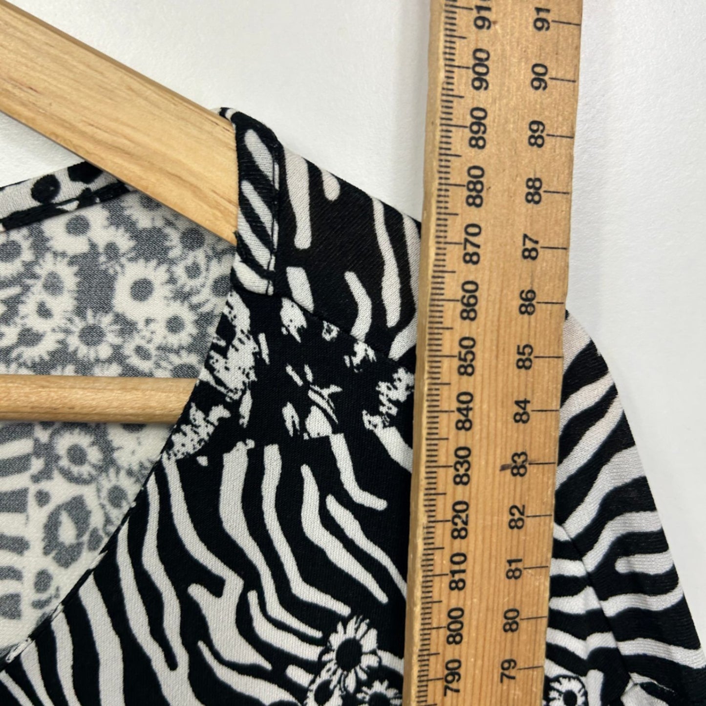 Beme Tunic Top Size 20 Black White Long Sleeve