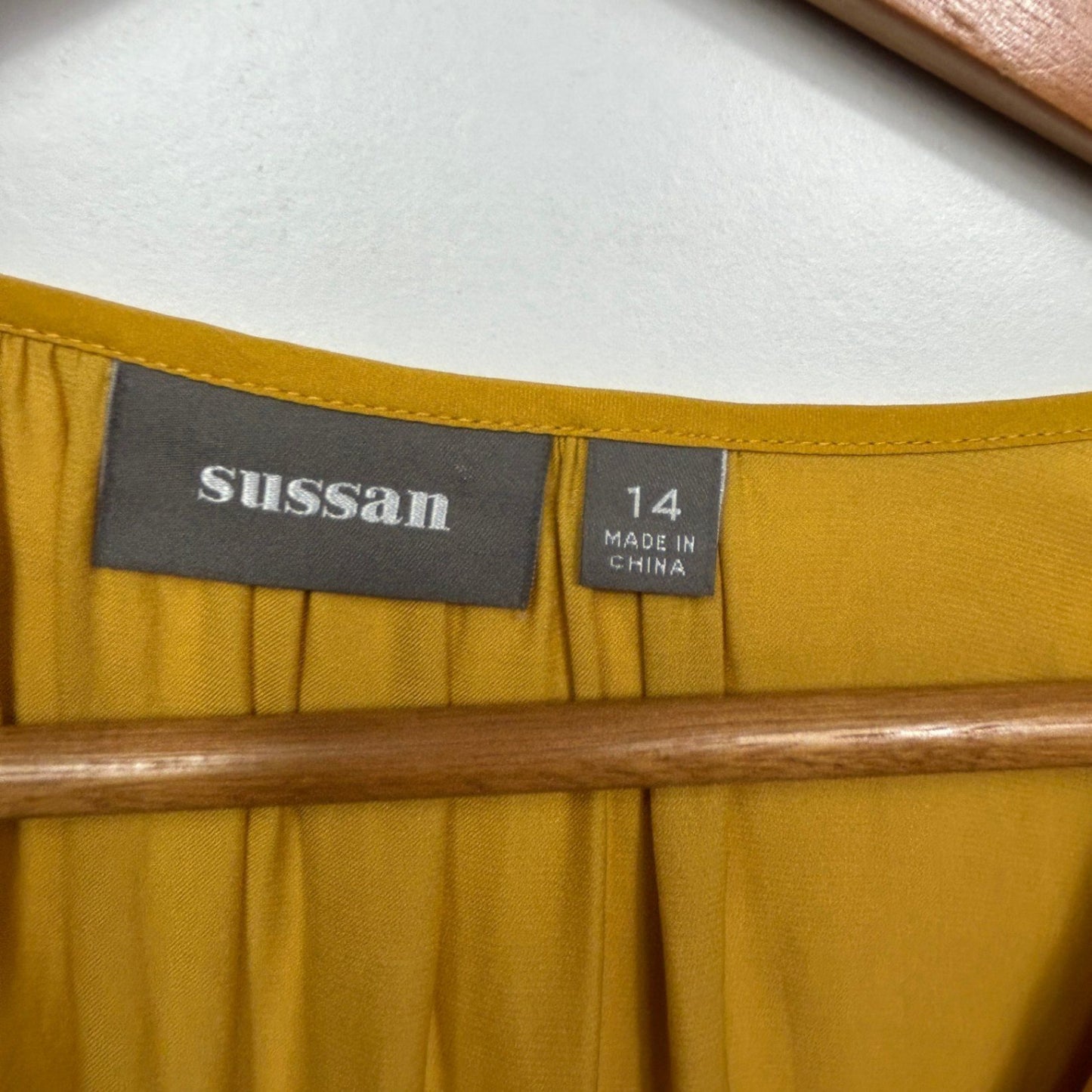 Sussan Mustard Long Sleeve Top Blouse Size 14 V Neck Pleated