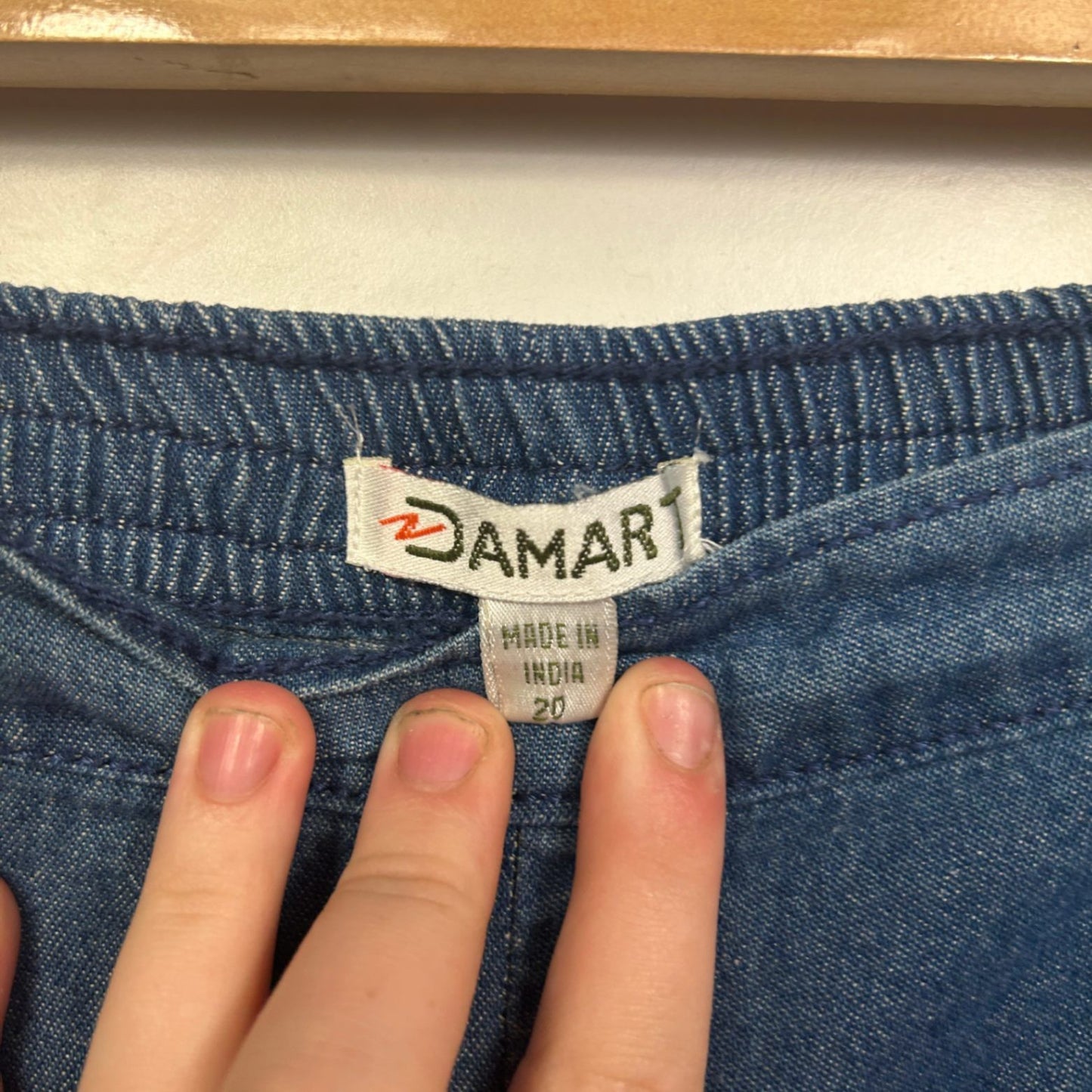 Damart Womens Blue Denim Cropped Trousers Size 20 Embroidered Floral