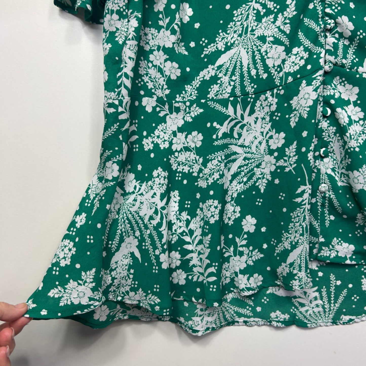Autograph Green Short Sleeve V-Neck Floral Button Up Peplum Top Size 14