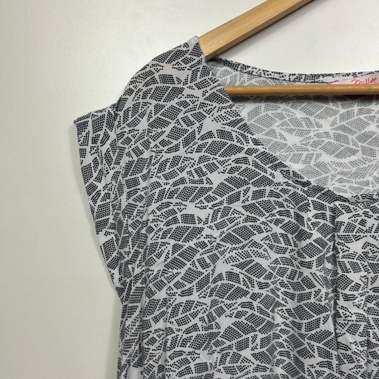 Millers Top Size 18 Black White Short Sleeve Viscose