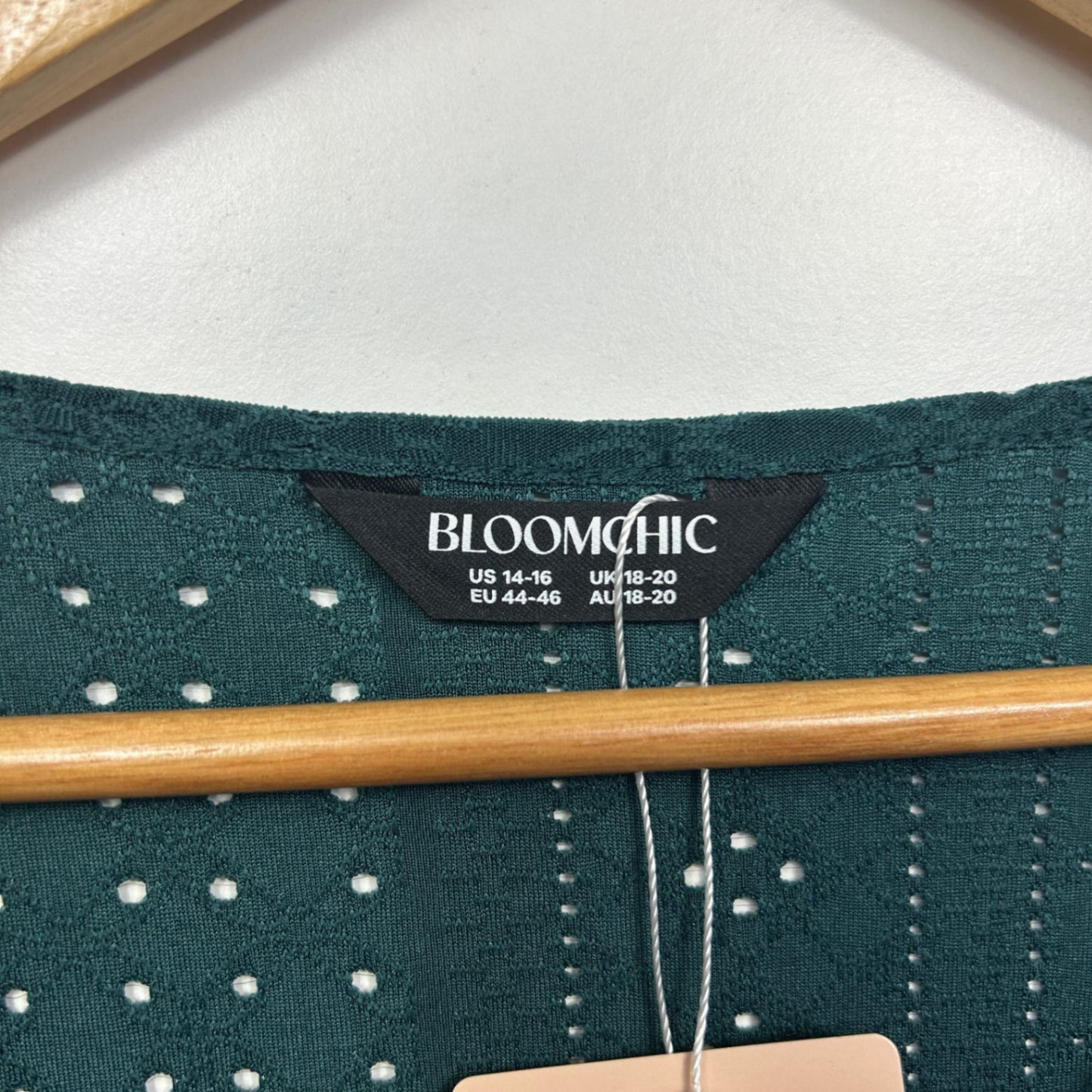 New BloomChic Green Embroidered Short Sleeve Top Size 18 20